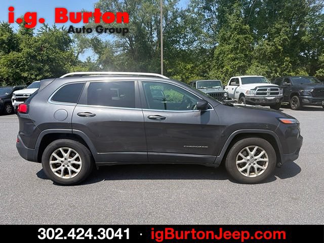Certified 2017 Jeep Cherokee Latitude w/ Comfort/Convenience Group AWD/4WD image 2