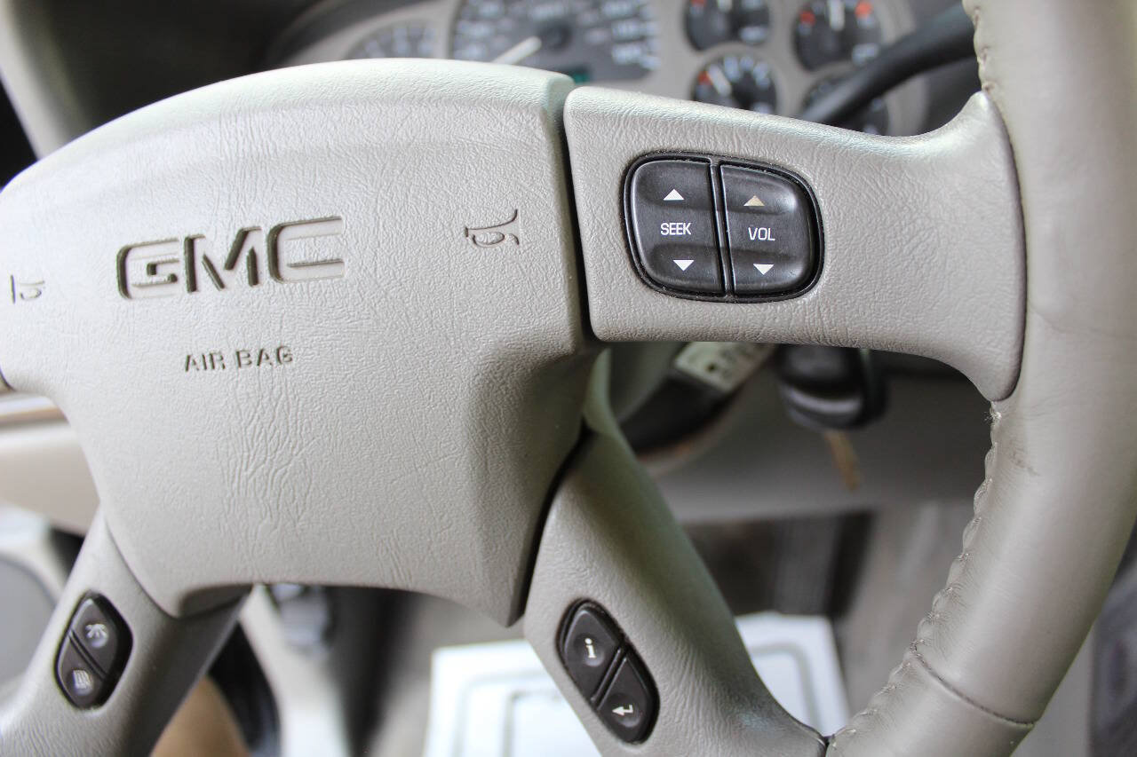Used 2005 GMC Yukon Denali AWD/4WD image 11