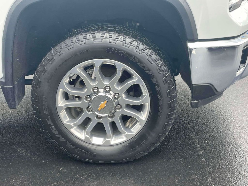 Used 2024 Chevrolet Silverado 3500 LTZ w/ LTZ Convenience Package AWD/4WD image 7