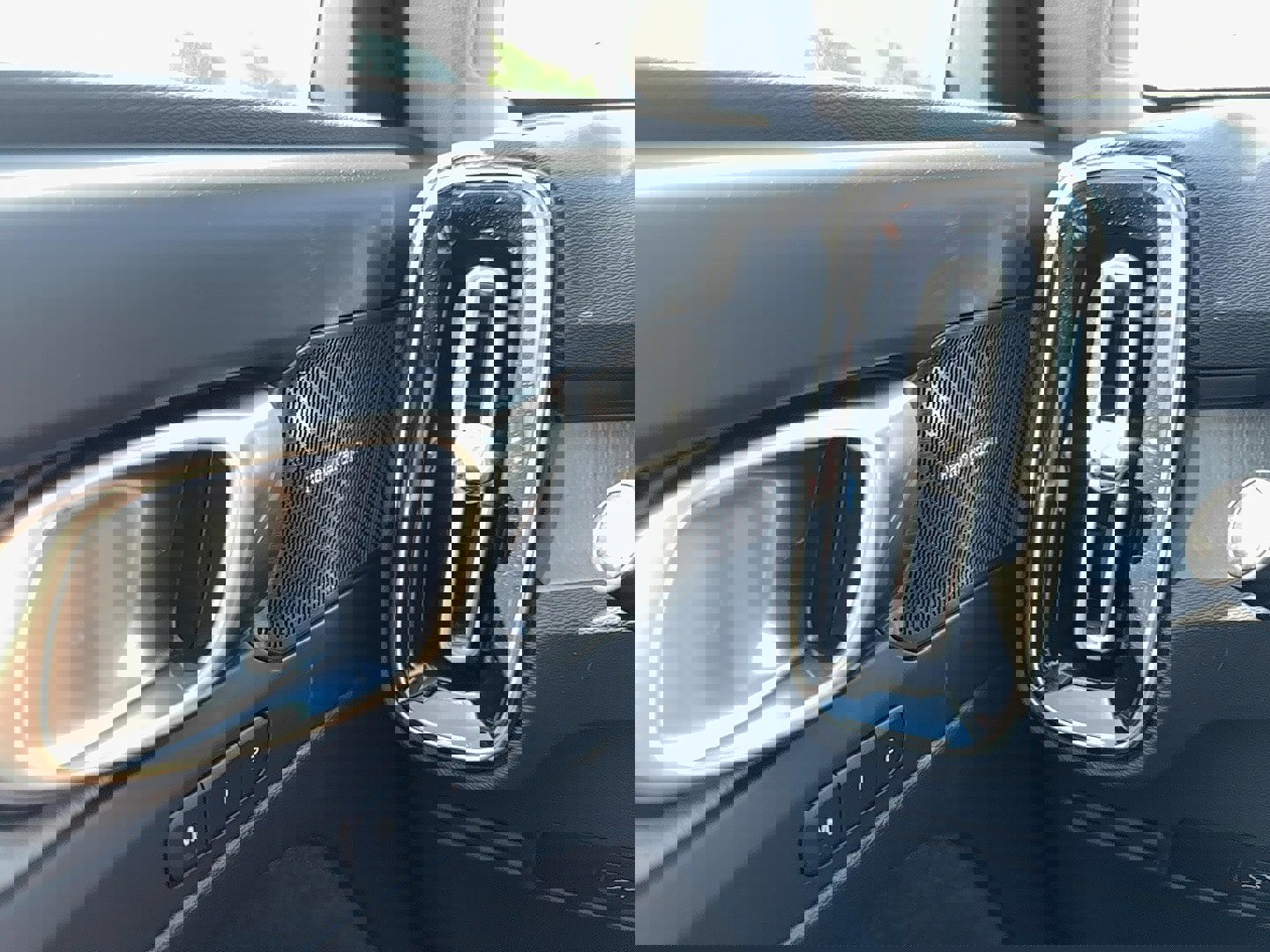 New 2025 Volvo XC40 B5 Ultra w/ Protection Package image 20