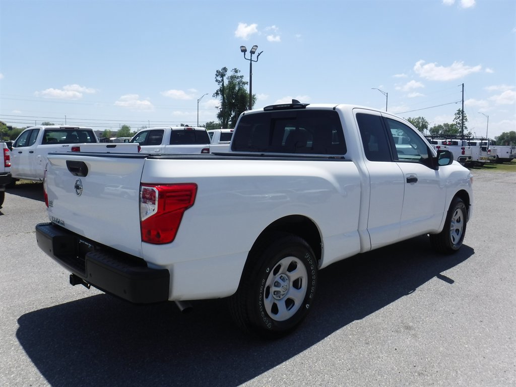 Used 2022 Nissan Titan S RWD image 3