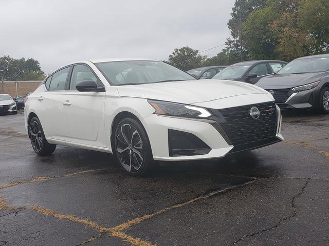 New 2025 Nissan Altima 2.5 SR image 9