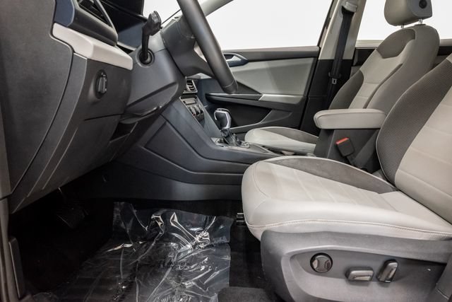 Used 2022 Volkswagen Taos SE FWD image 11