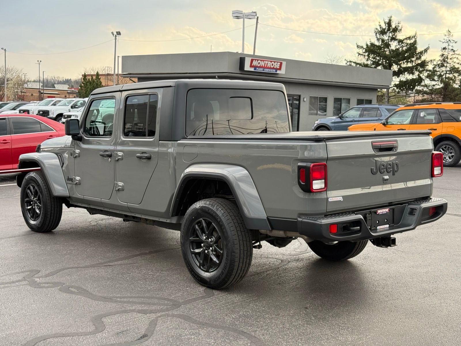 Used 2022 Jeep Gladiator Sport AWD/4WD image 5
