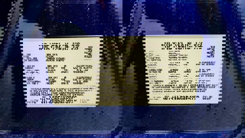 Used 2022 Tesla Model X Plaid image 25