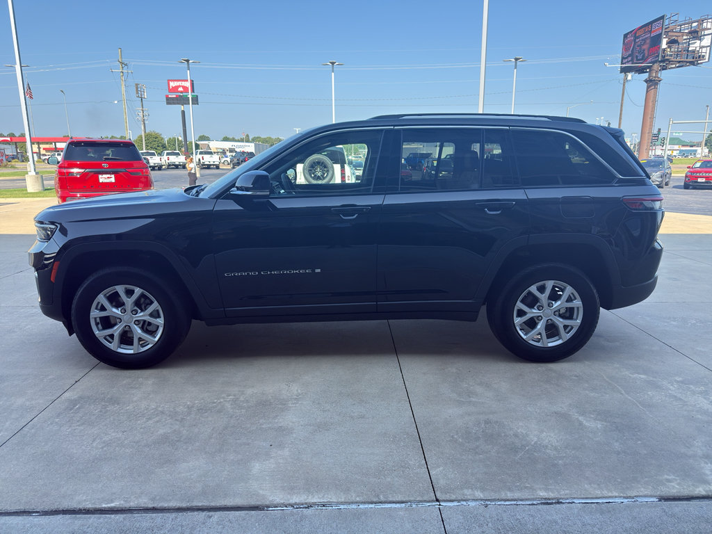 Used 2023 Jeep Grand Cherokee Limited AWD/4WD image 5