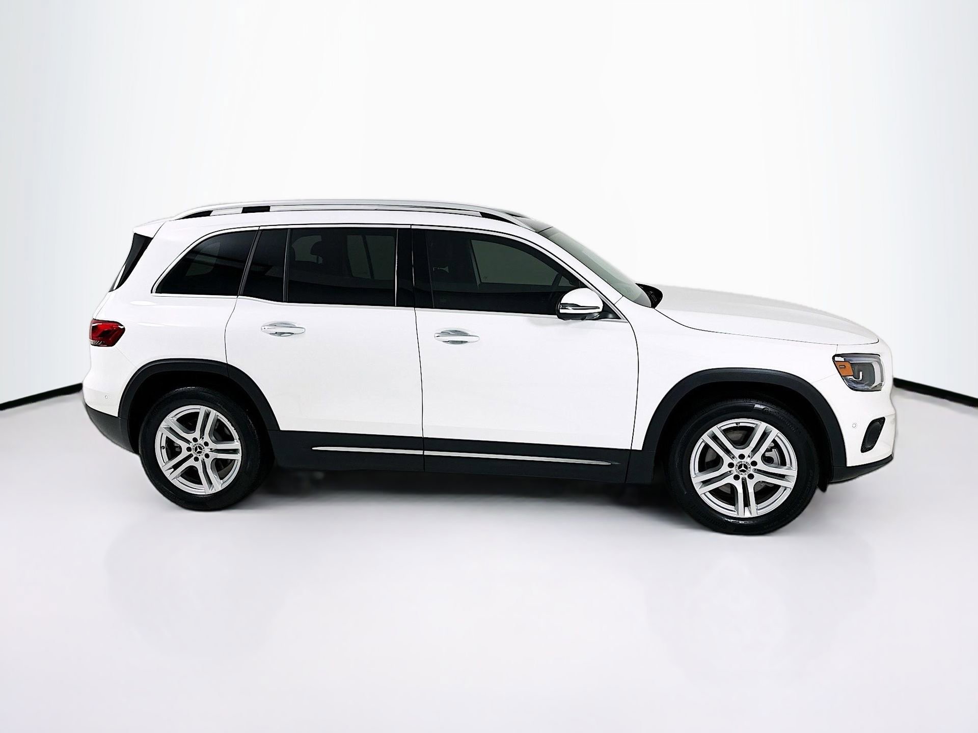Used 2023 Mercedes-Benz GLB 250 image 9
