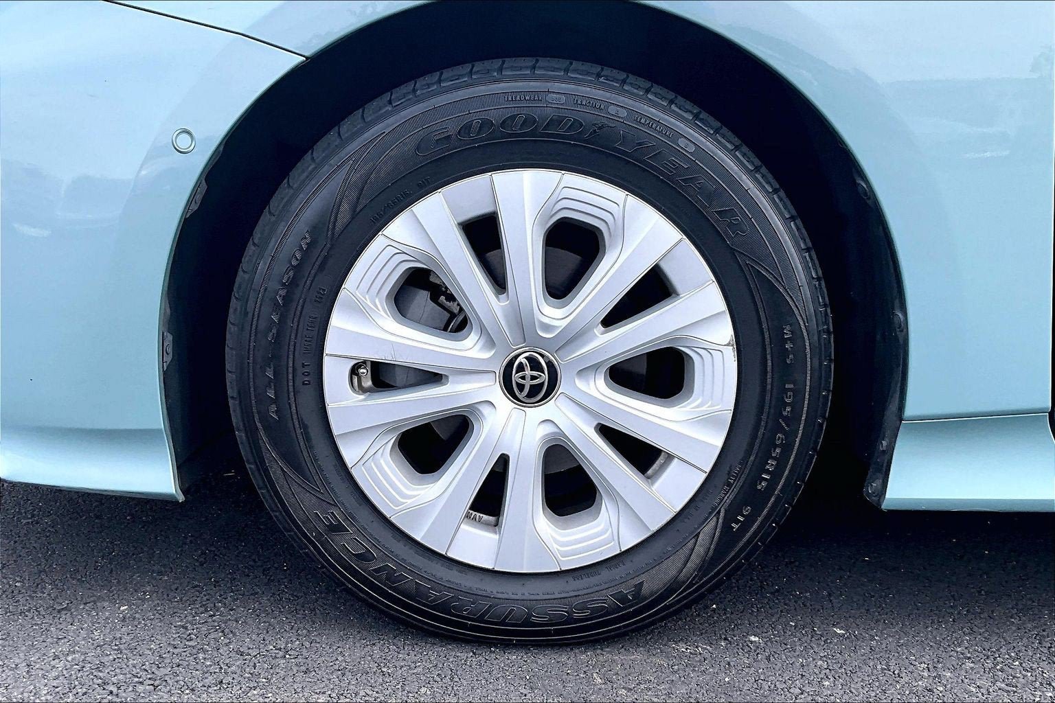 Used 2019 Toyota Prius LE FWD image 8