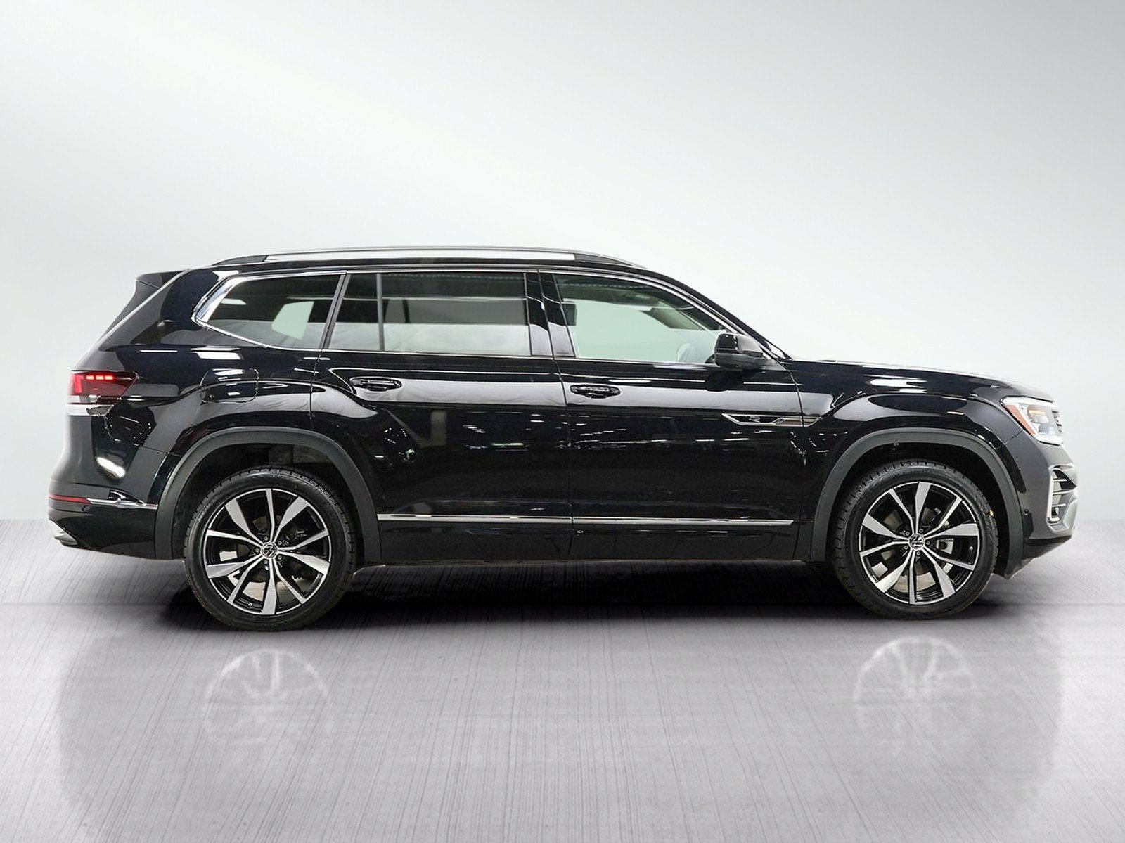 Used 2024 Volkswagen Atlas SEL Premium R-Line AWD/4WD image 6