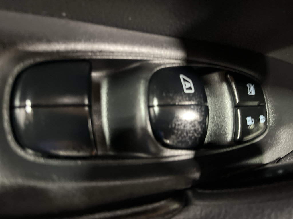 Used 2018 Nissan Rogue S AWD/4WD image 36