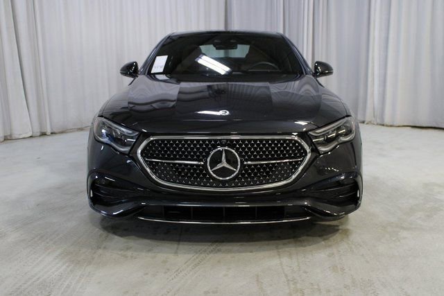Used 2024 Mercedes-Benz E 350 4MATIC Sedan image 2