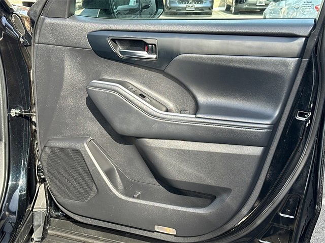 Certified 2022 Toyota Highlander XLE image 13