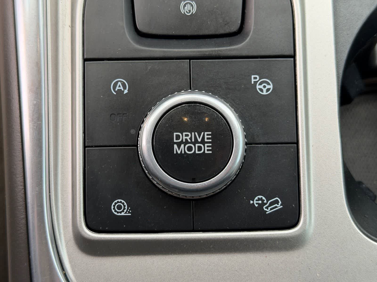 Used 2020 Ford Explorer Platinum w/ Premium Technology Package AWD/4WD image 22
