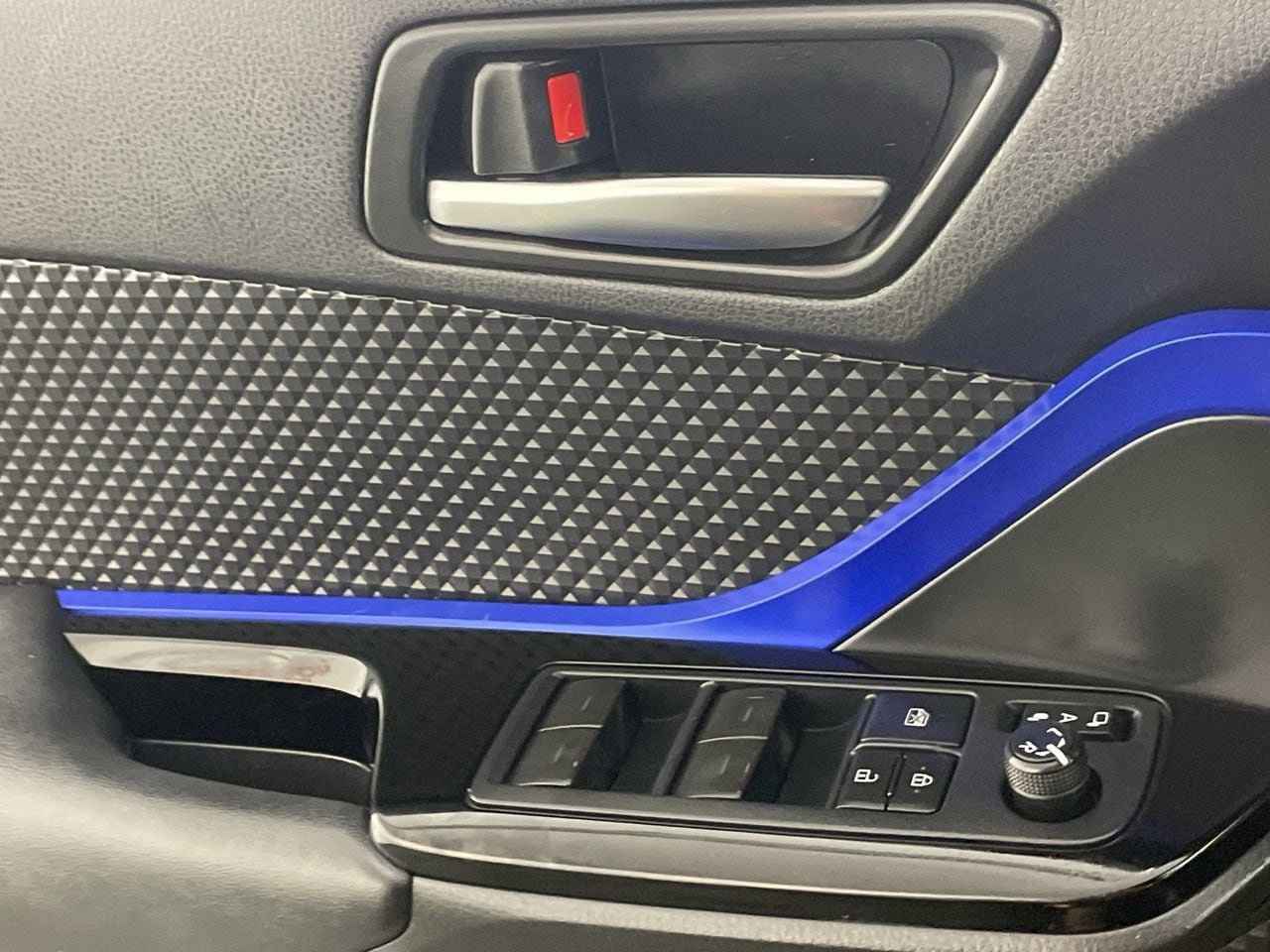 Used 2021 Toyota C-HR XLE FWD image 19