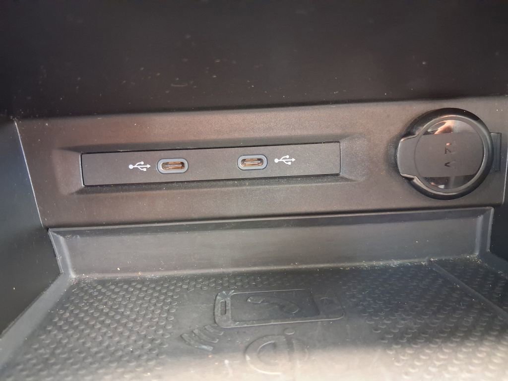 Used 2023 Volkswagen Tiguan SE w/ Panoramic Sunroof Package FWD image 33