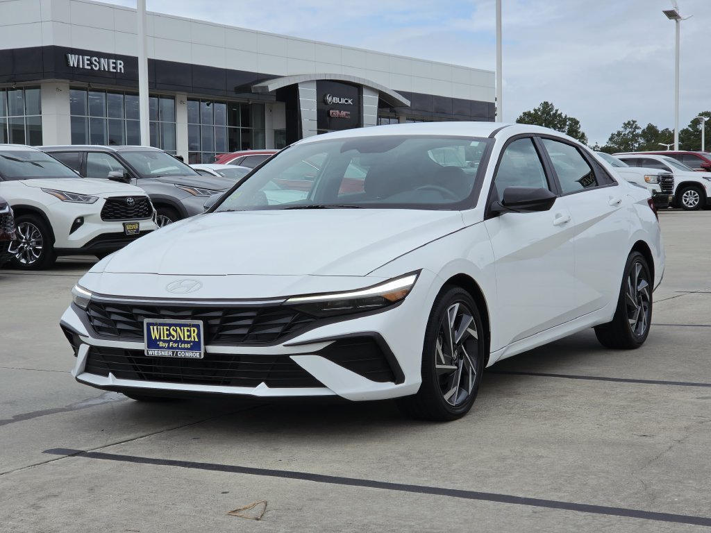 Used 2025 Hyundai Elantra SEL FWD image 2