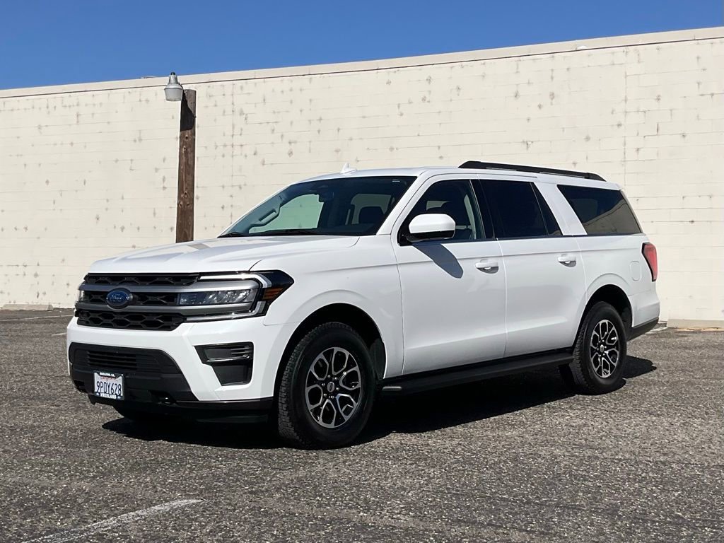 Used 2024 Ford Expedition Max XLT image 2