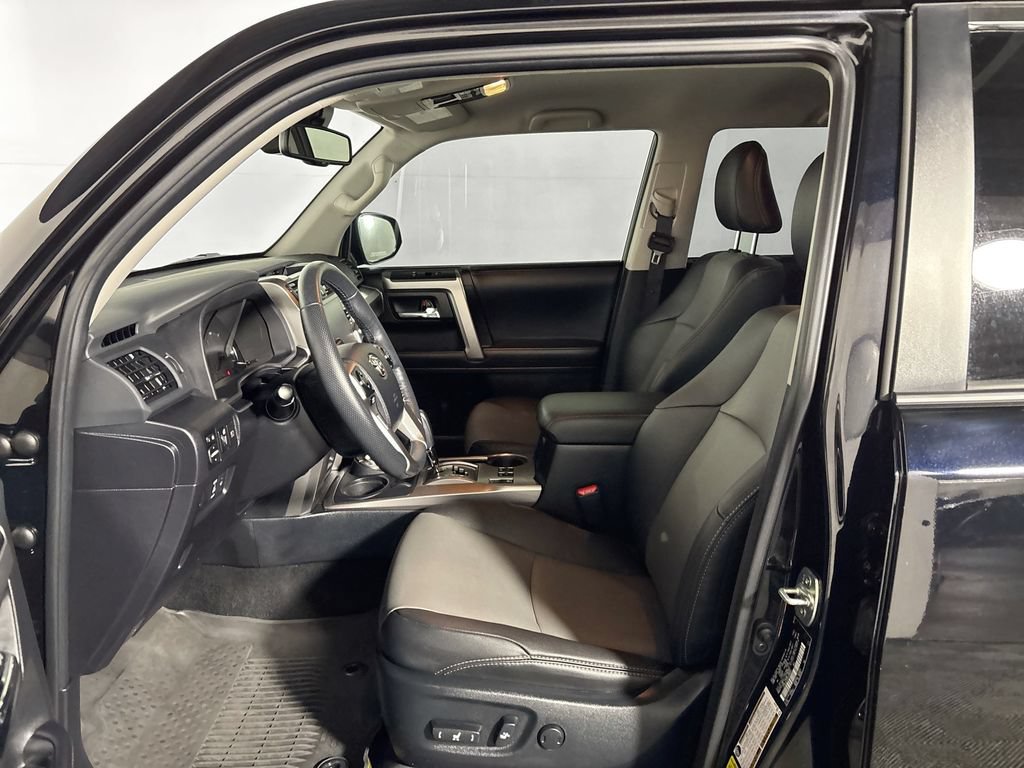 Used 2024 Toyota 4Runner SR5 Premium w/ SR5 Premium Package AWD/4WD image 11