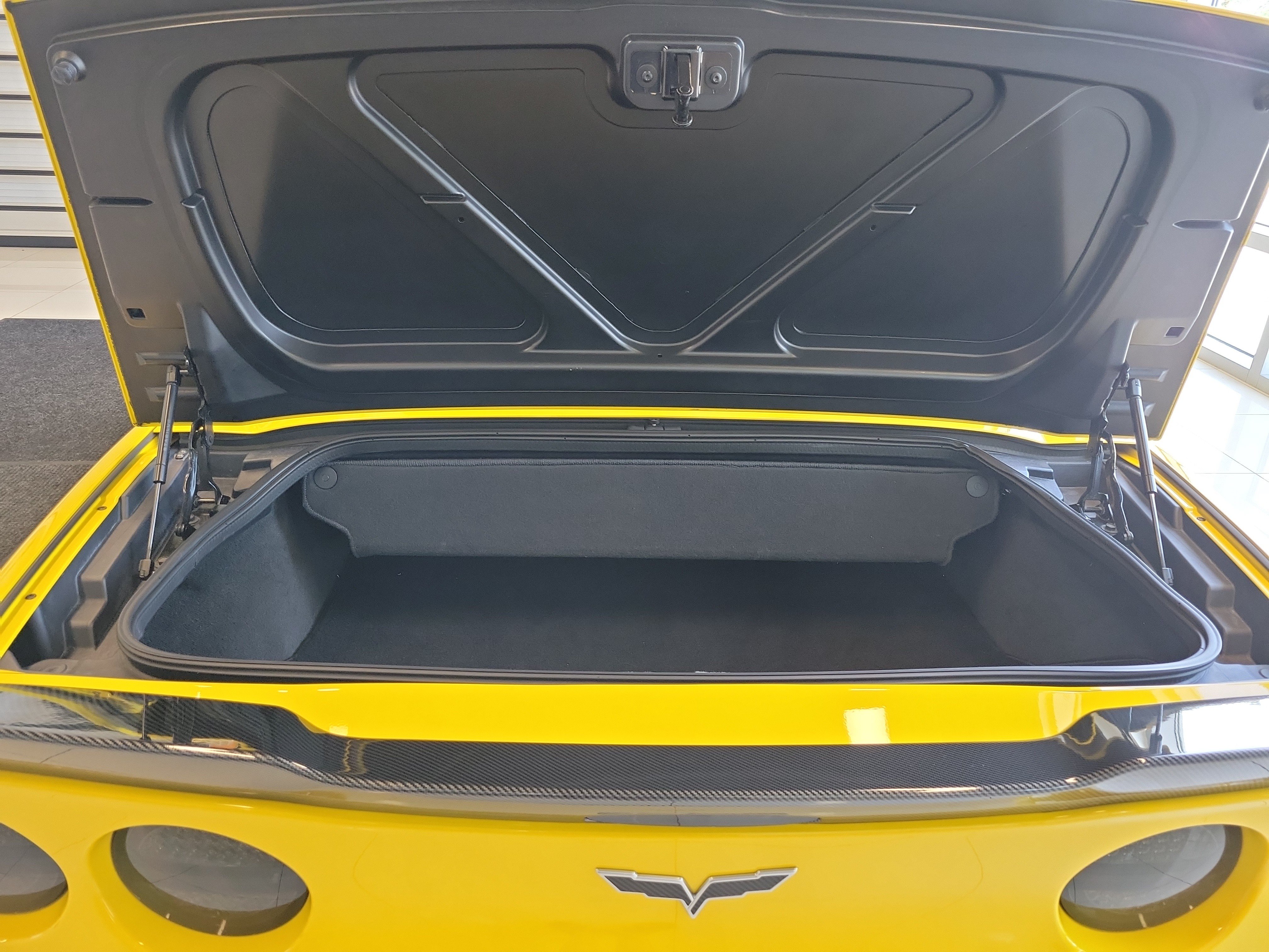Used 2006 Chevrolet Corvette Convertible w/ Preferred Equipment Group RWD image 9