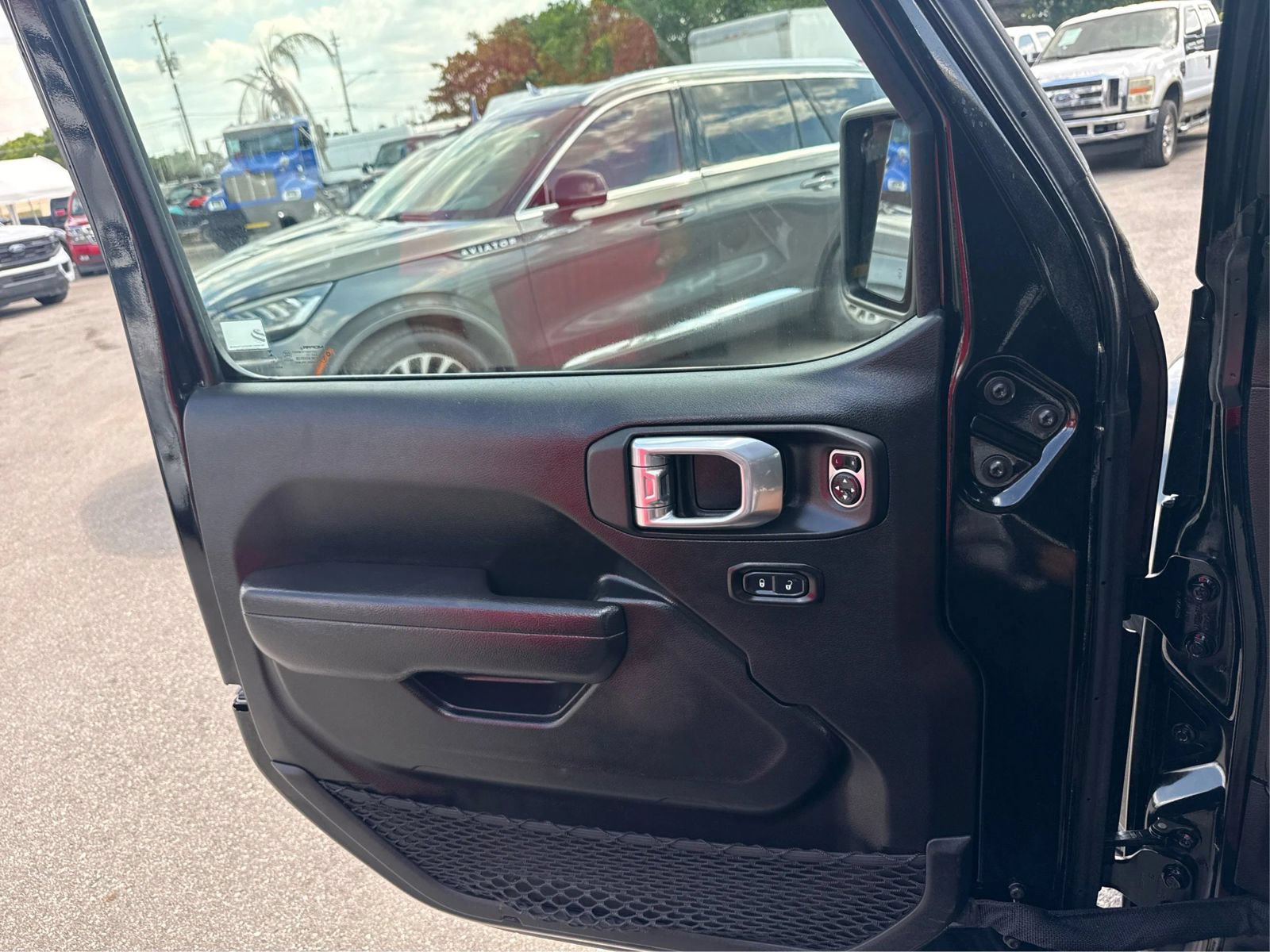 Used 2022 Jeep Gladiator Sport AWD/4WD image 18