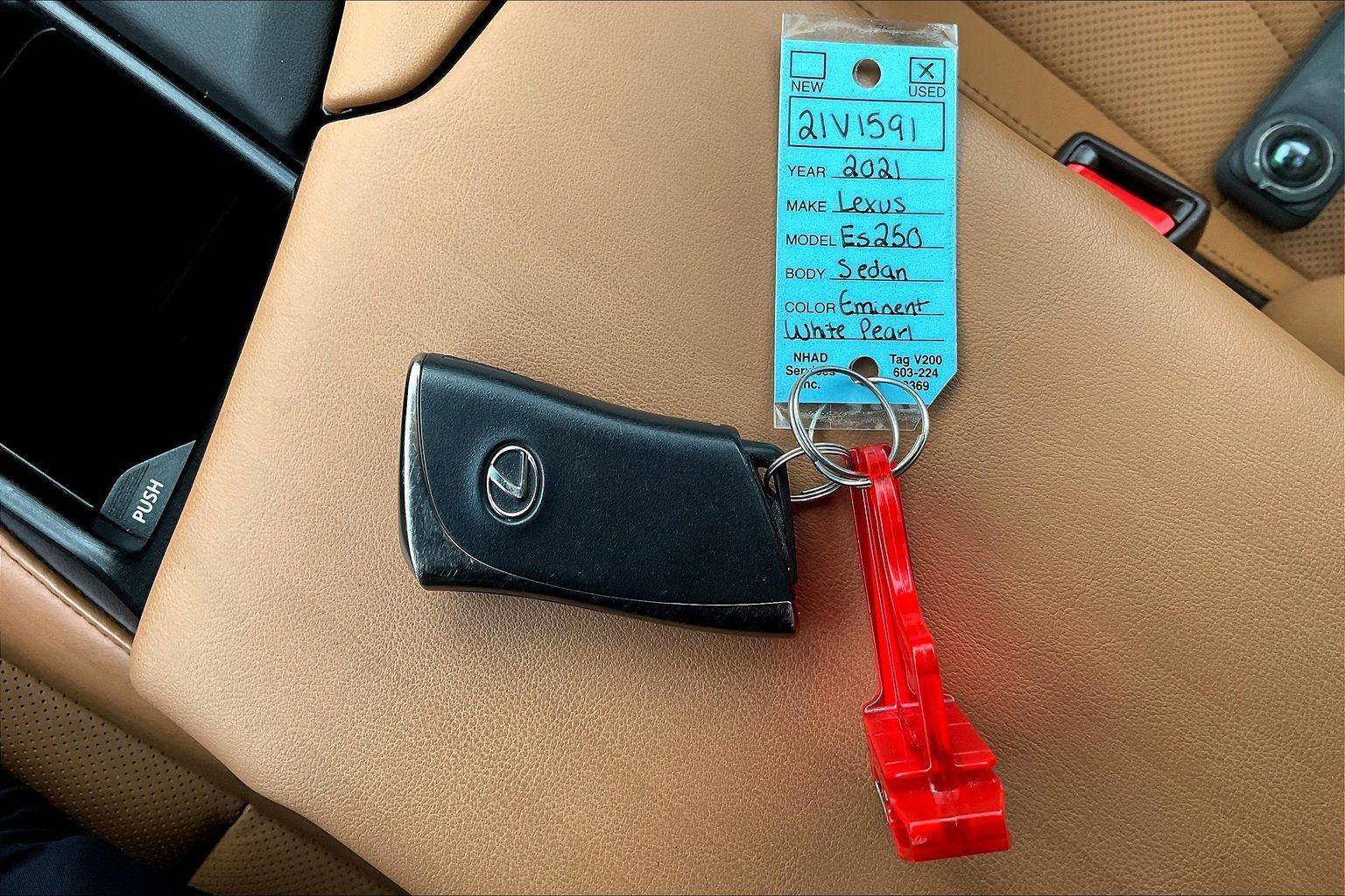 Used 2021 Lexus ES 250 w/ Luxury Package image 10