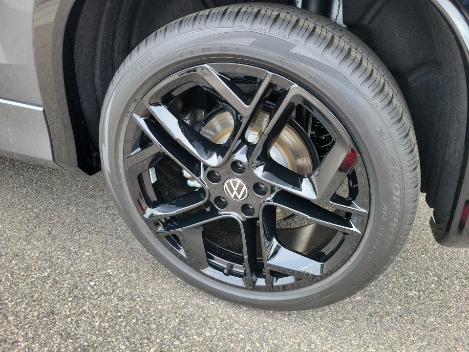 New 2026 Volkswagen Tiguan SE R-Line FWD image 27