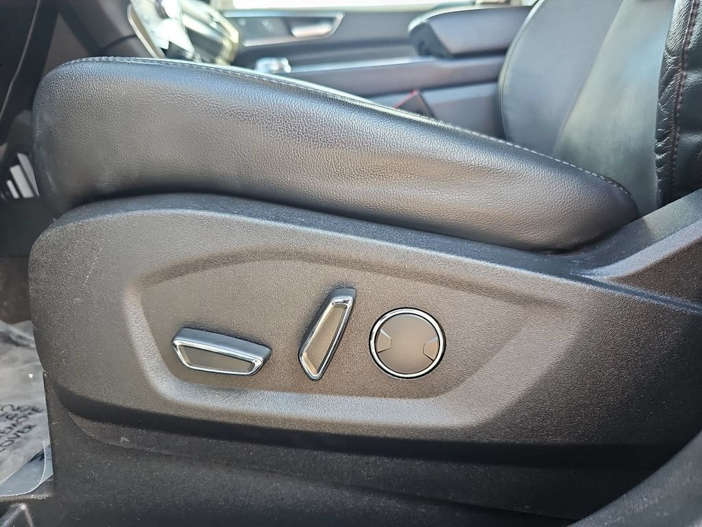 Used 2019 Ford Edge Titanium AWD/4WD image 28