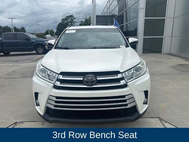 Used 2019 Toyota Highlander XLE AWD/4WD image 3