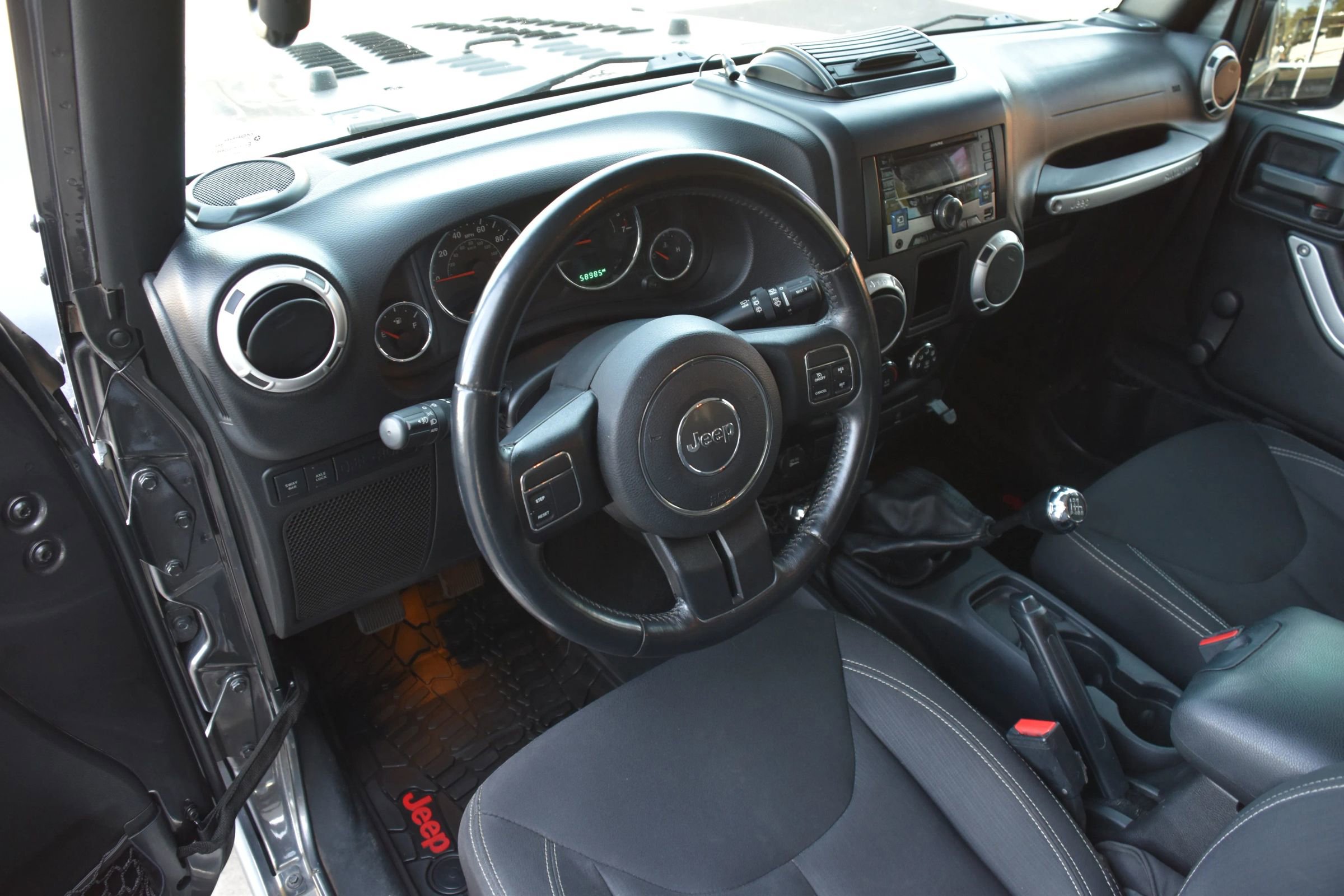 Used 2016 Jeep Wrangler Rubicon AWD/4WD image 15