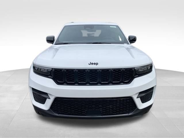 New 2025 Jeep Grand Cherokee Altitude image 2