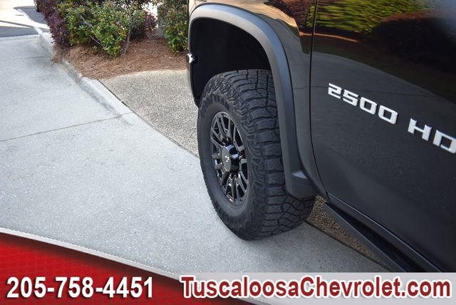 Used 2025 Chevrolet Silverado 2500 ZR2 w/ Technology Package image 16