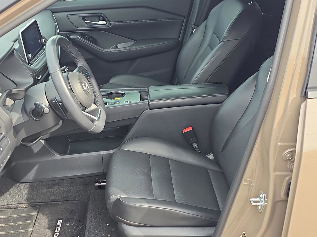 Used 2024 Nissan Rogue SV w/ SV Premium Package image 14