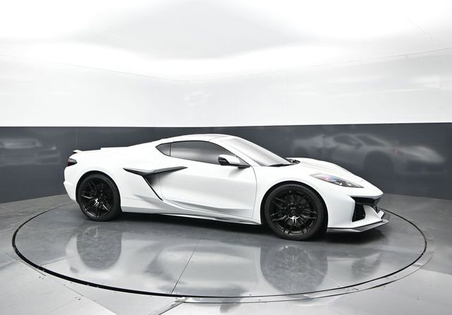 Used 2023 Chevrolet Corvette Z06 RWD image 6