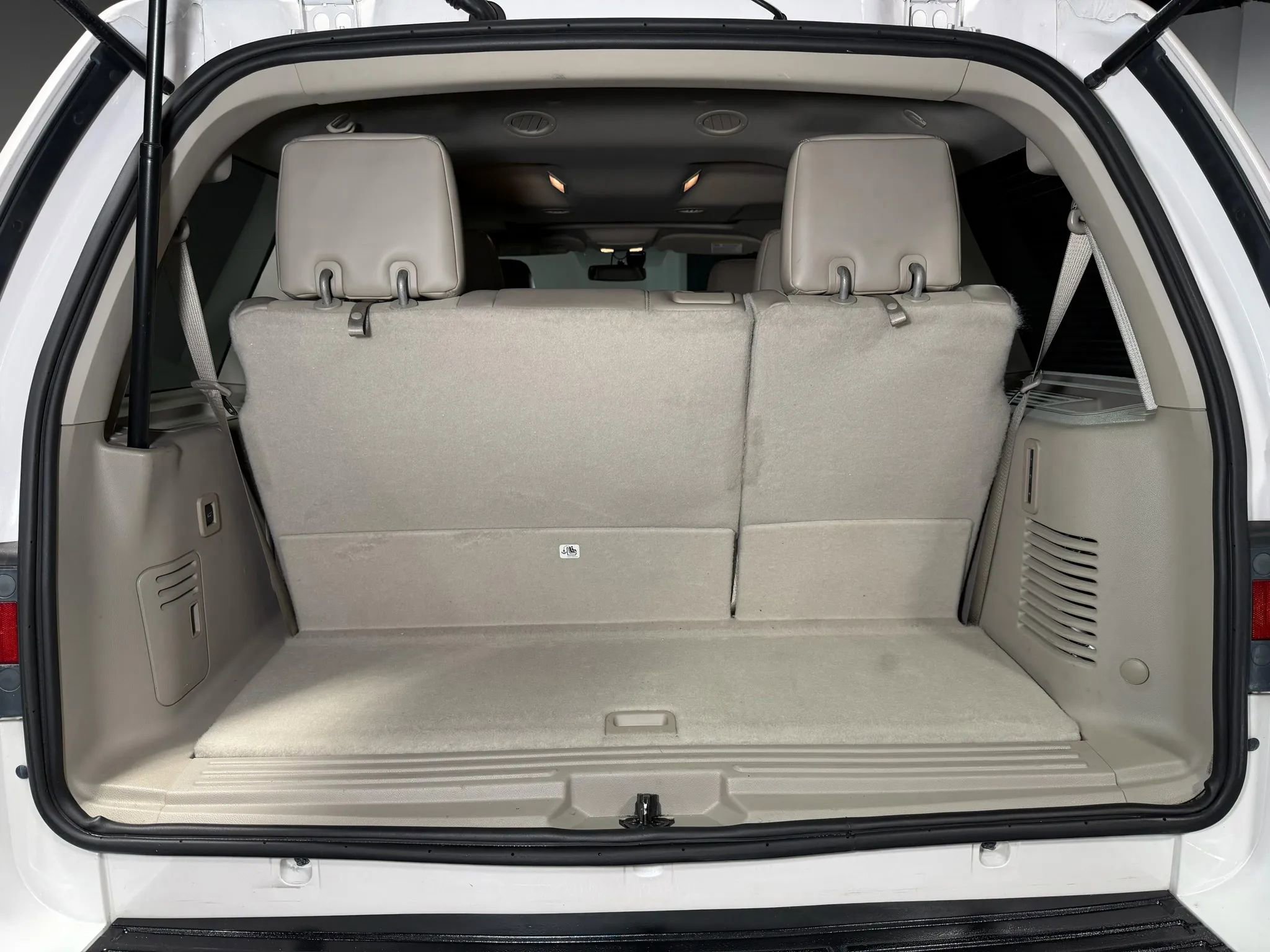 Used 2017 Lincoln Navigator Select RWD image 24