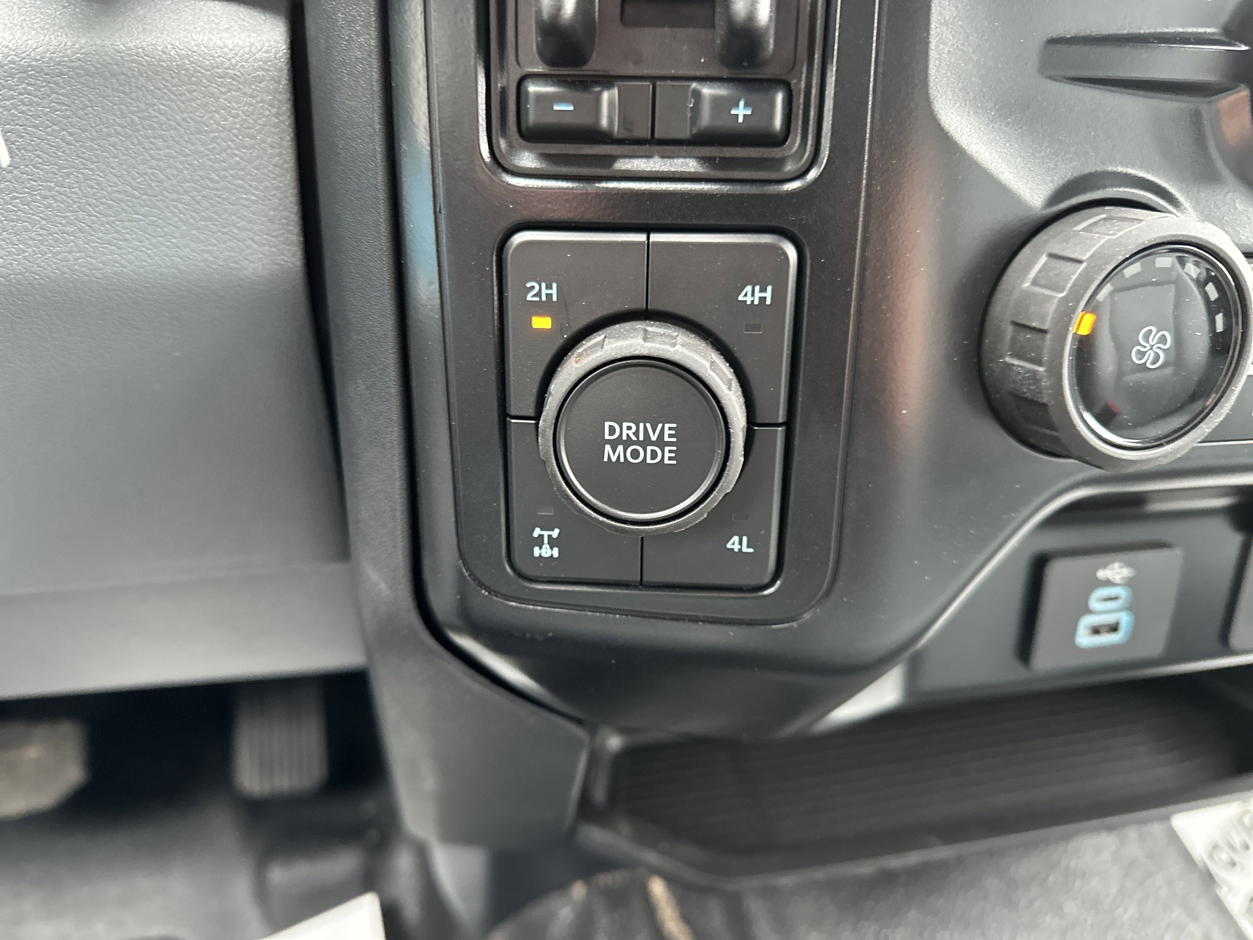 New 2024 Ford F350 XL w/ XL Chrome Package image 31