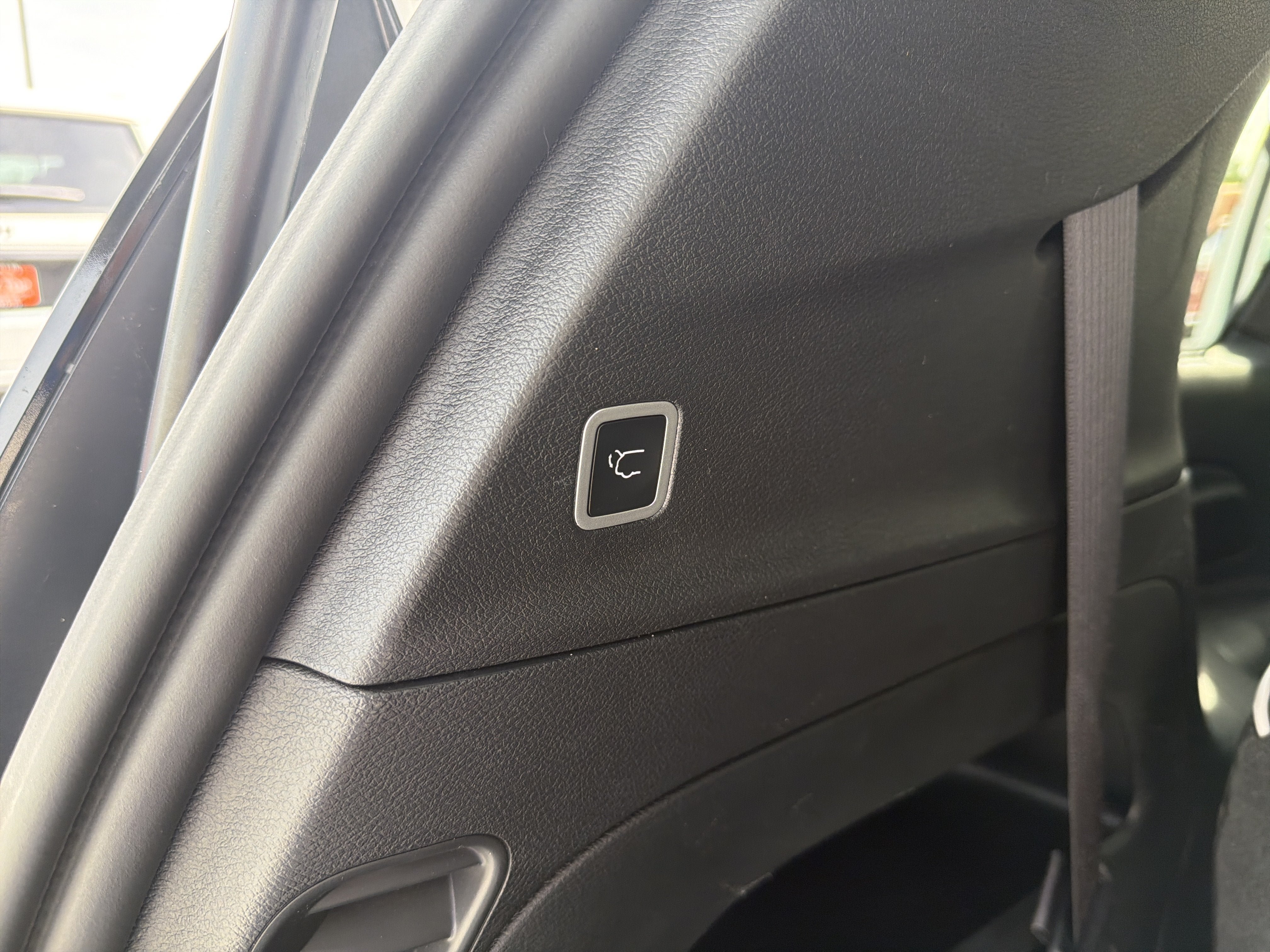 Used 2025 Chrysler Pacifica Limited FWD image 25