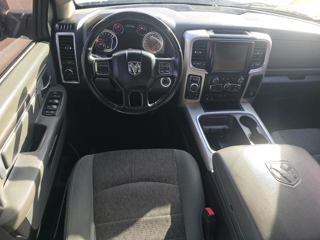 Used 2016 RAM 1500 Classic SLT w/ SLT Plus D￩cor Group image 16