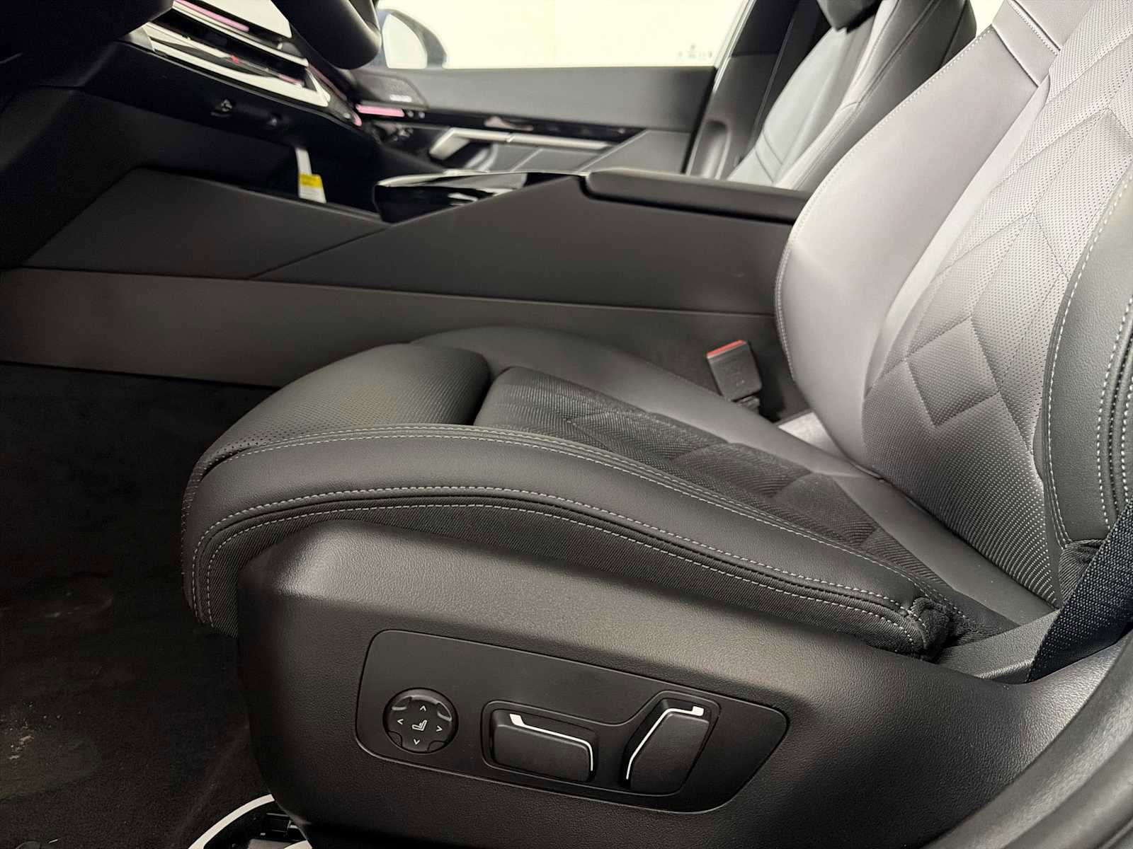 New 2026 BMW 530i xDrive w/ Premium Package image 12