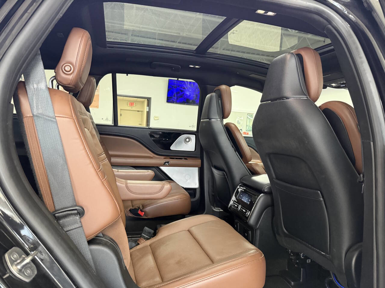 Used 2020 Lincoln Aviator Reserve w/ Equipment Group 202A image 24