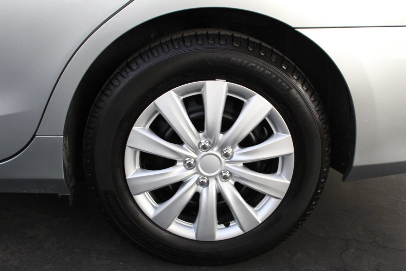 Used 2017 Toyota Camry LE FWD image 32