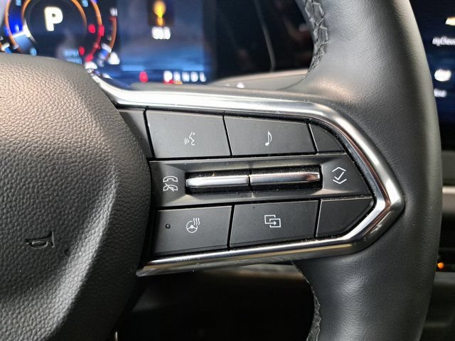Used 2025 Chevrolet Equinox LT AWD/4WD image 17