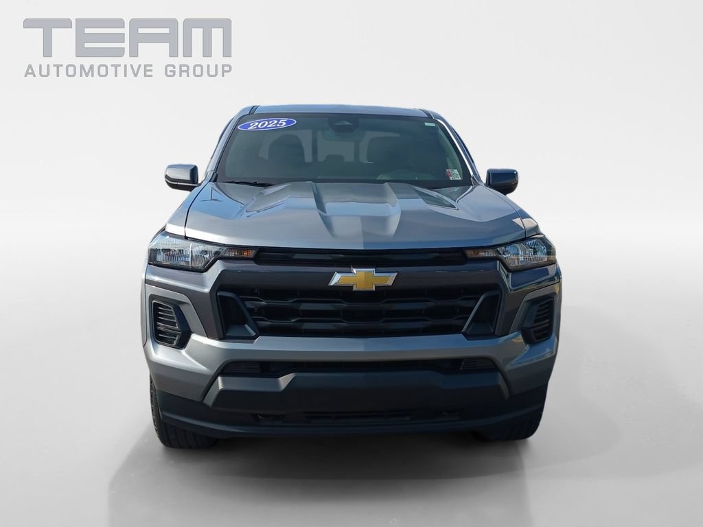 Used 2025 Chevrolet Colorado LT AWD/4WD image 2