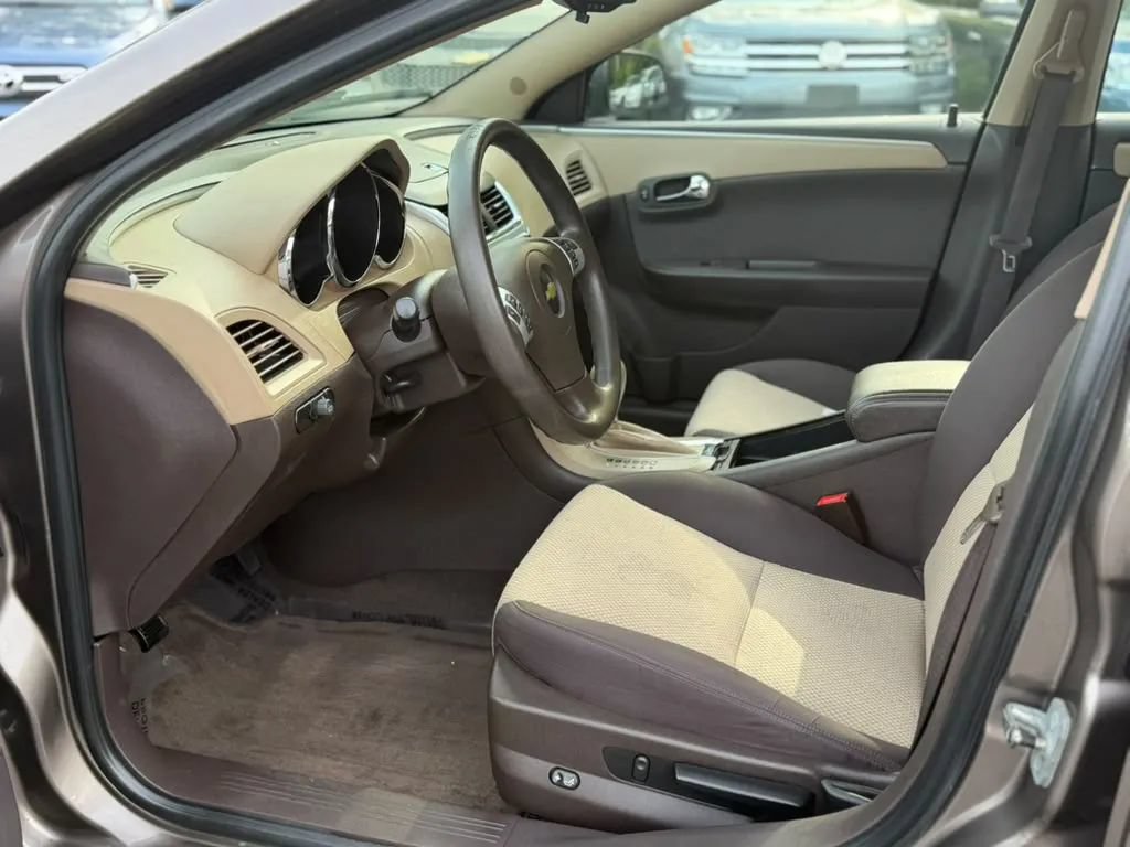 Used 2010 Chevrolet Malibu LS FWD image 10