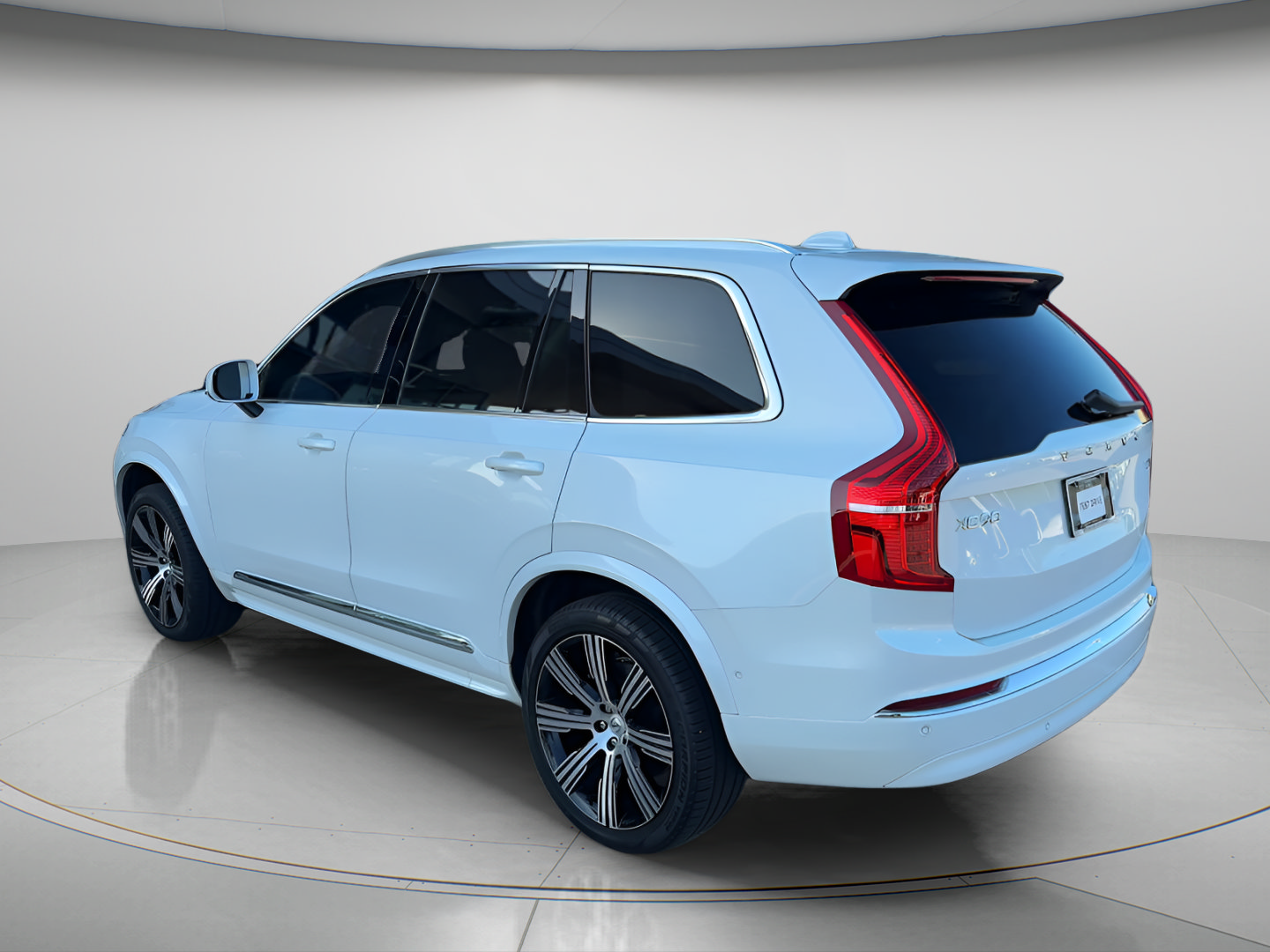 Used 2025 Volvo XC90 B6 Ultra w/ Protection Package AWD/4WD image 7