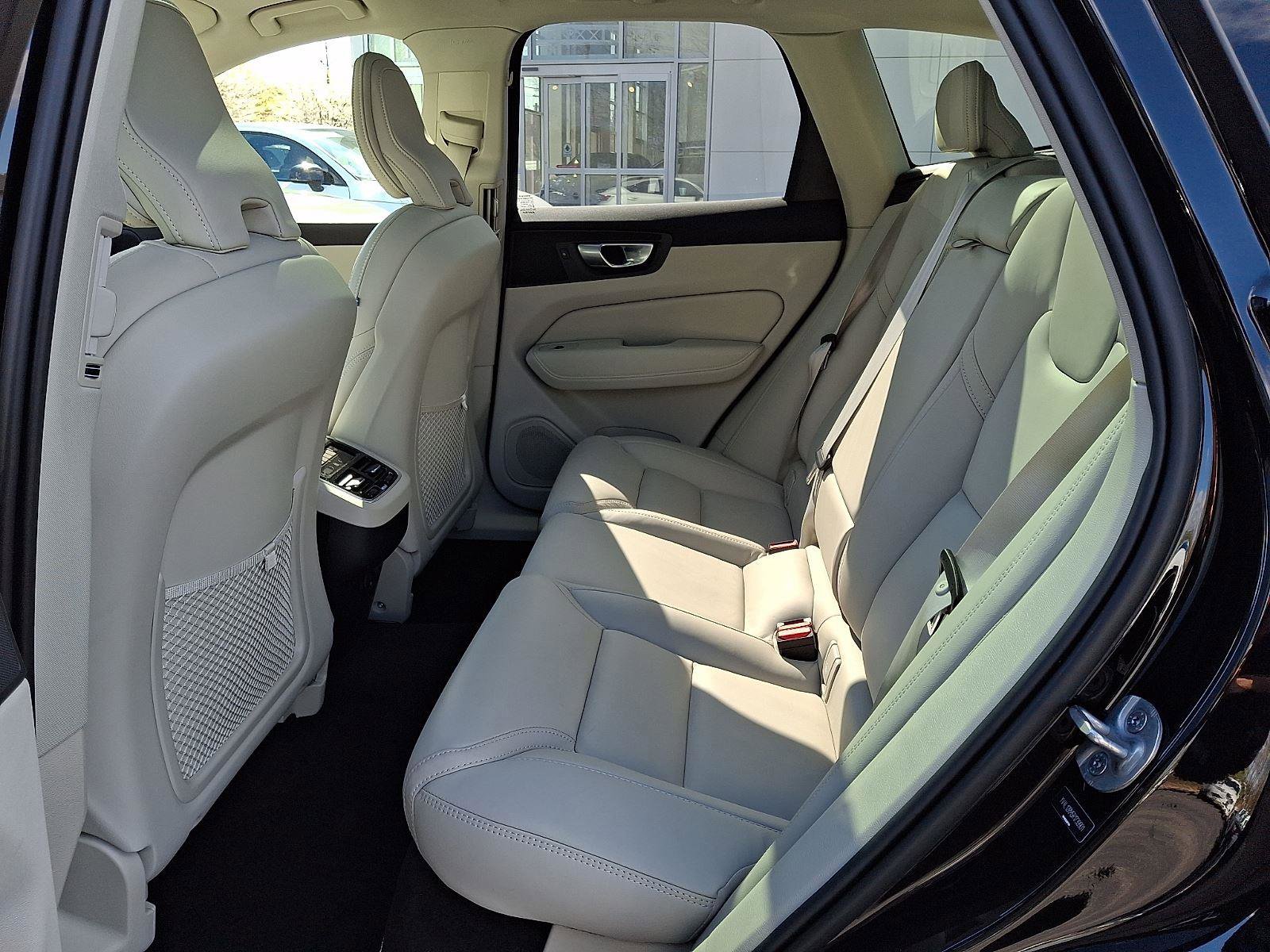 Certified 2024 Volvo XC60 B5 Ultimate w/ Protection Package Premier AWD/4WD image 10