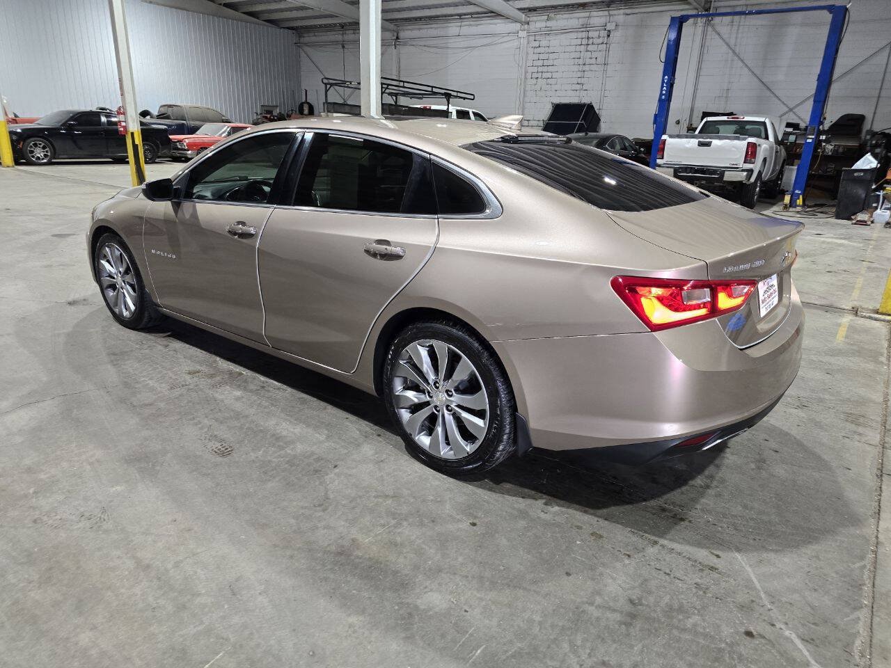 Used 2018 Chevrolet Malibu Premier w/ Premier Sun and Wheel Package FWD image 8
