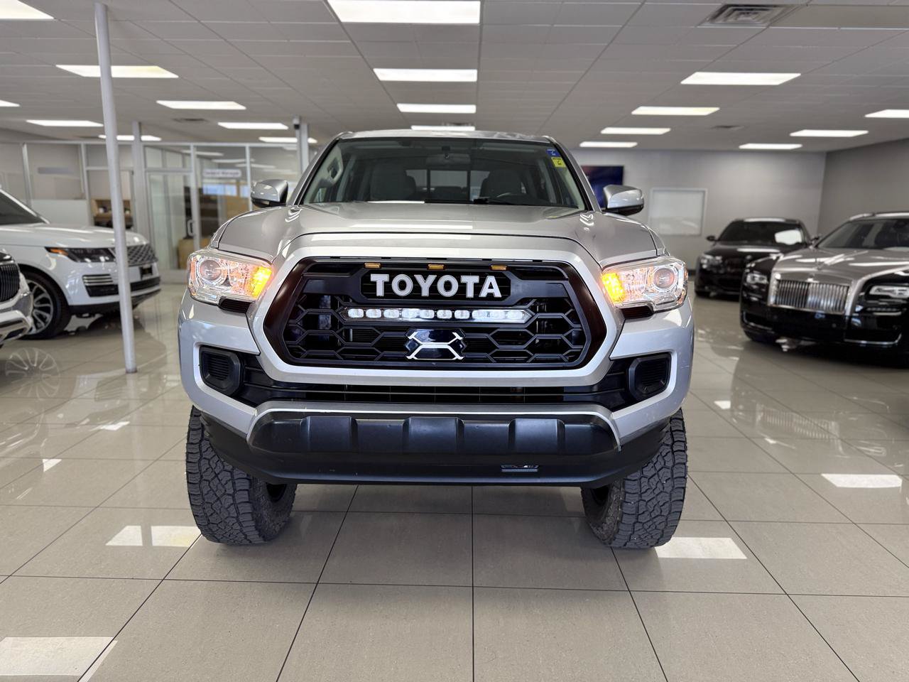 Used 2017 Toyota Tacoma SR w/ Tow Package AWD/4WD image 4