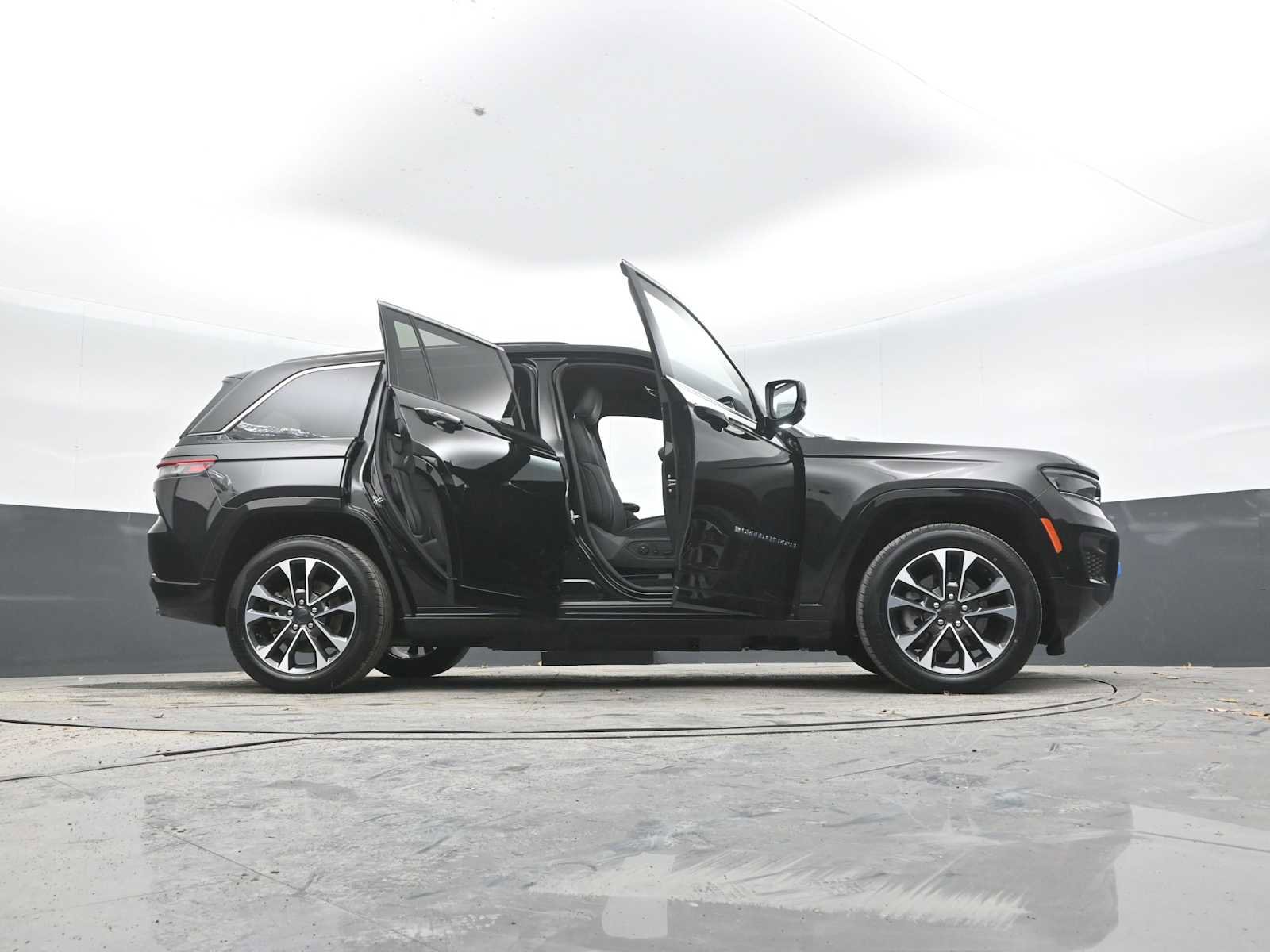 Used 2023 Jeep Grand Cherokee Overland image 52