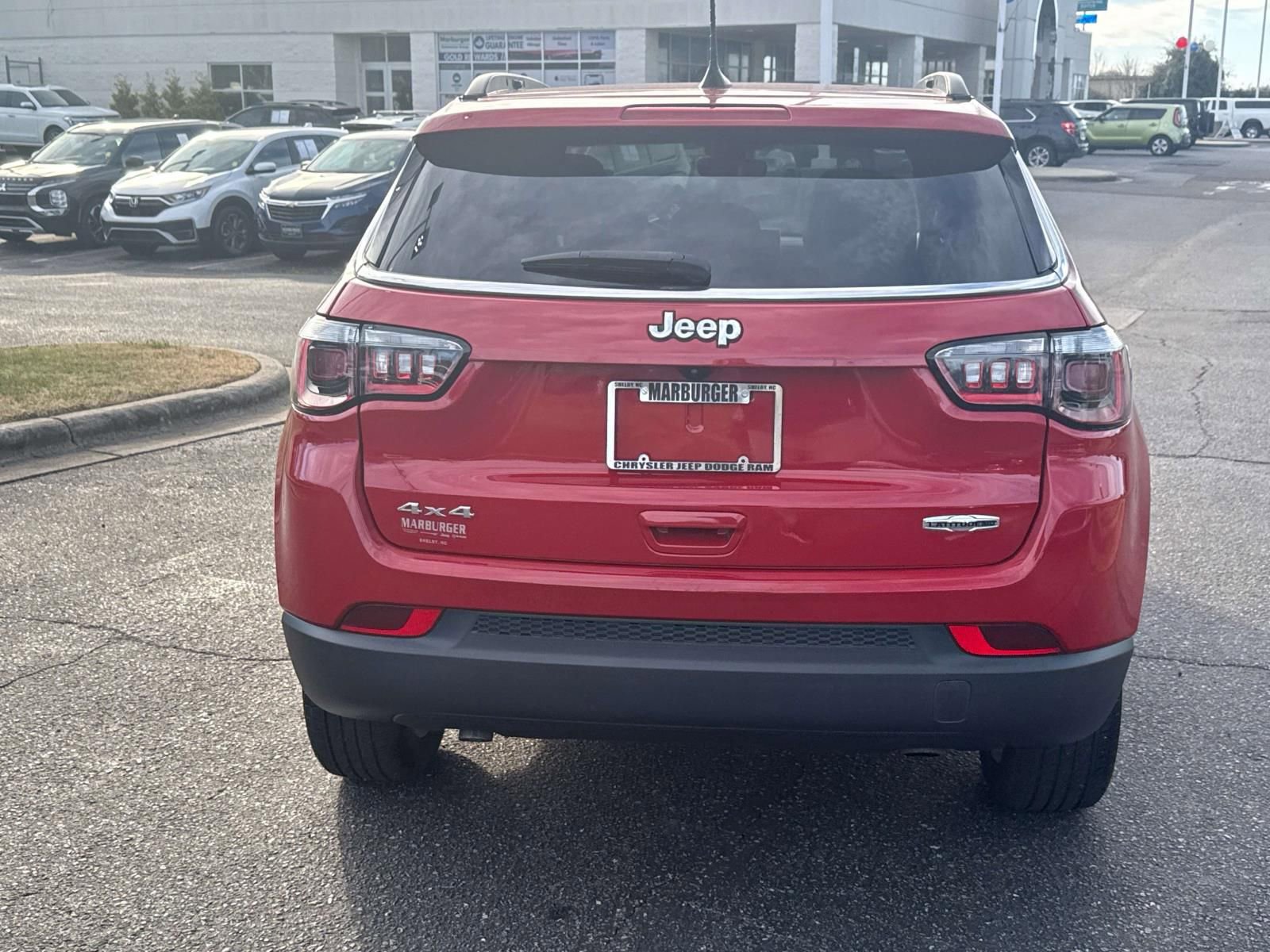 Used 2023 Jeep Compass Latitude w/ Sun and Sound Group AWD/4WD image 7