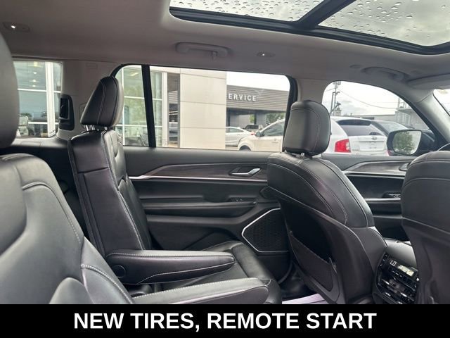 Used 2022 Jeep Grand Cherokee L Limited AWD/4WD image 2